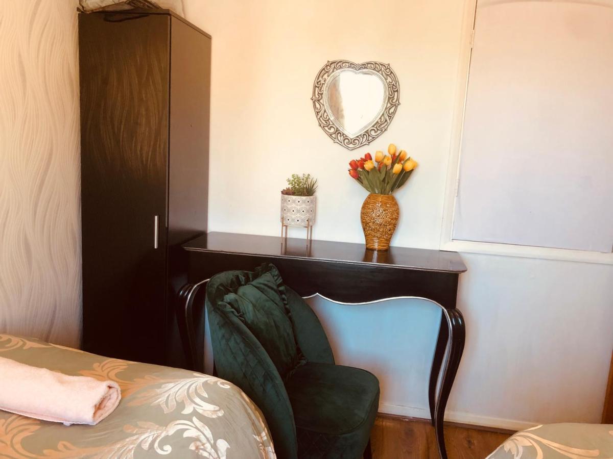 Cheerful 4 Bedroom House With Garden Free Parking London Eksteriør billede